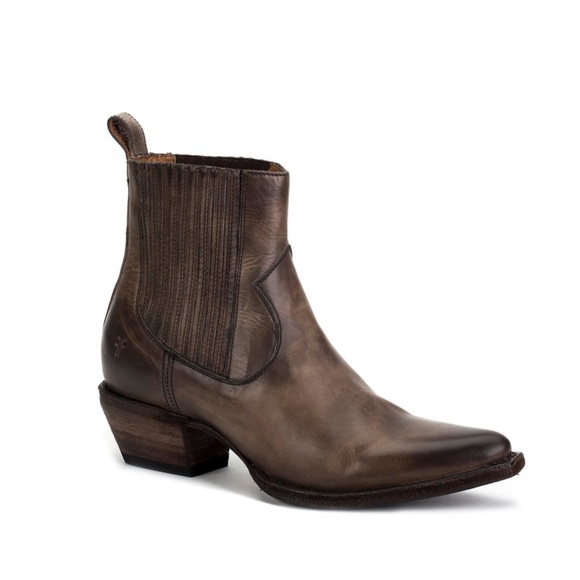 Frye Shoes - NEW IN BOX FRYE Chelsea boot